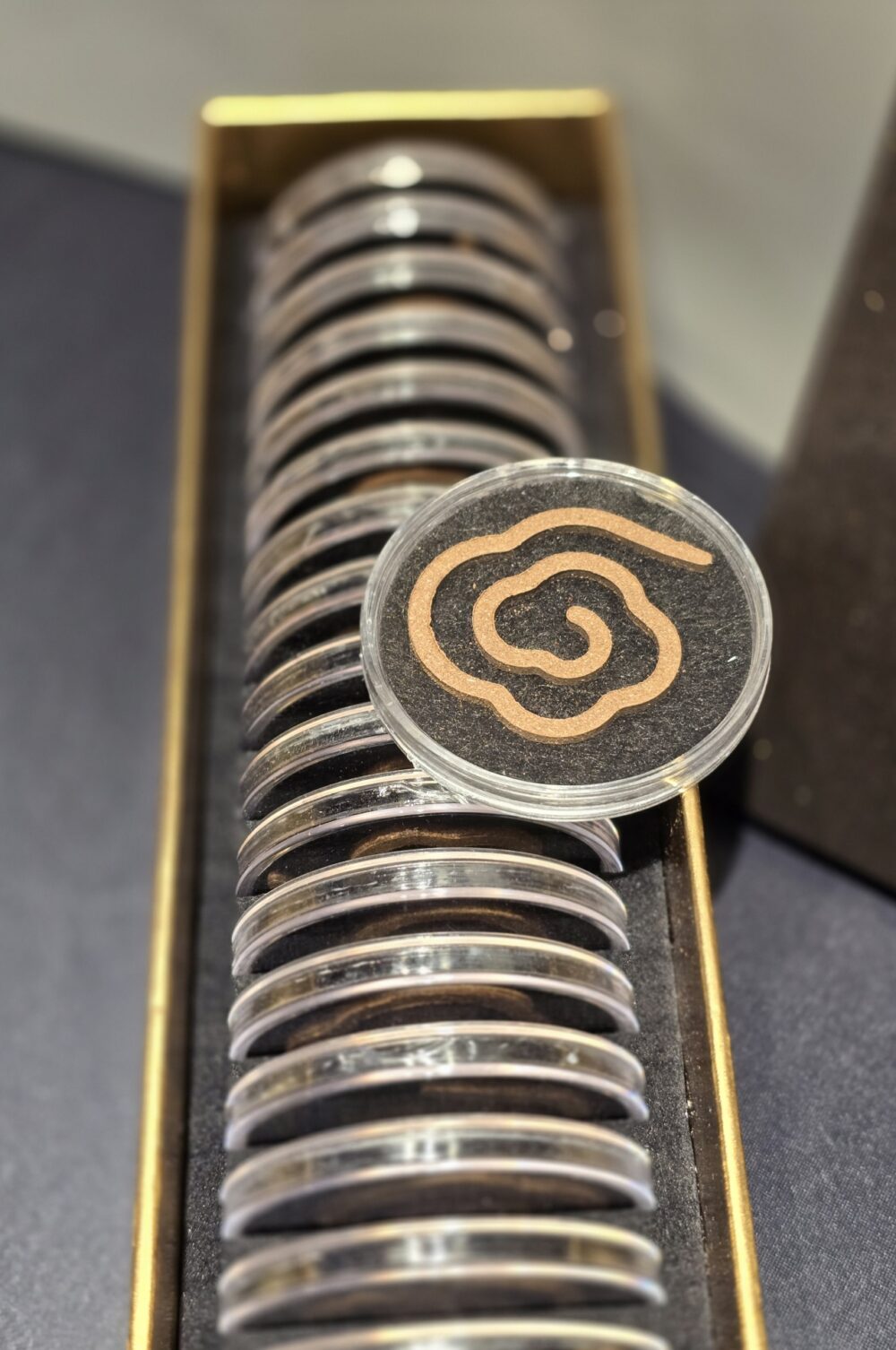 314325